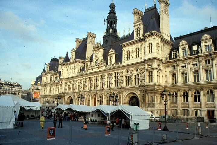 Paris Private Vintage Car Tour and Le Marais Walking Experience