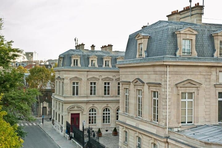 Paris Private Vintage Car Tour and Le Marais Walking Experience photo 4
