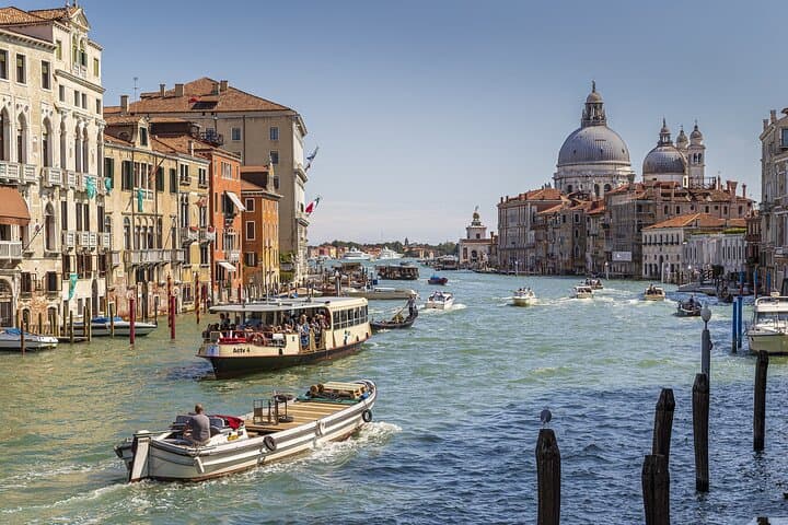 Private Transfer Milan to Venice with 2-Hour Stop in Verona photo 2