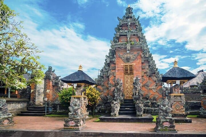 Ubud Private Day Tour: Temples, Tegalalang Rice Terraces & Tegenungan Waterfall photo 2
