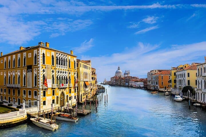 Private Transfer Milan to Venice with 2-Hour Stop in Verona photo 5