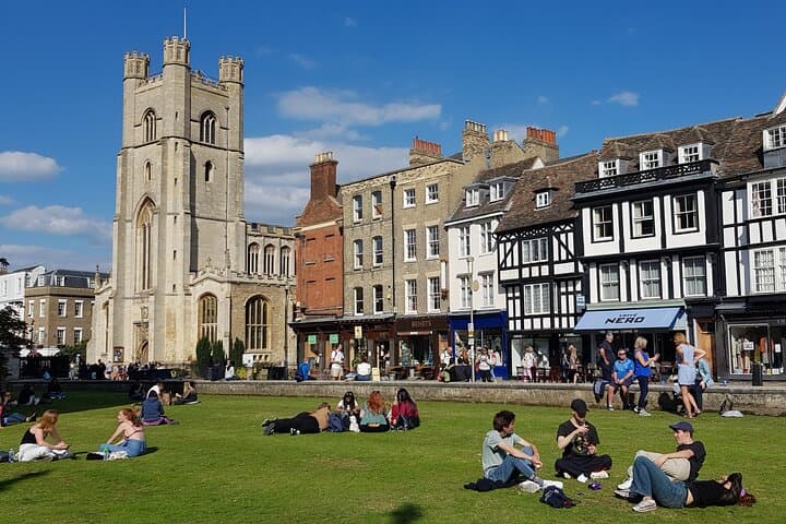 Tangential Cambridge Private Walking Tour — Historic Colleges, River Cam & City Stories
