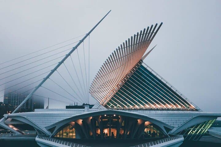 Private Milwaukee Walking Tour – Best of Downtown, Art & Lakeshore photo 6