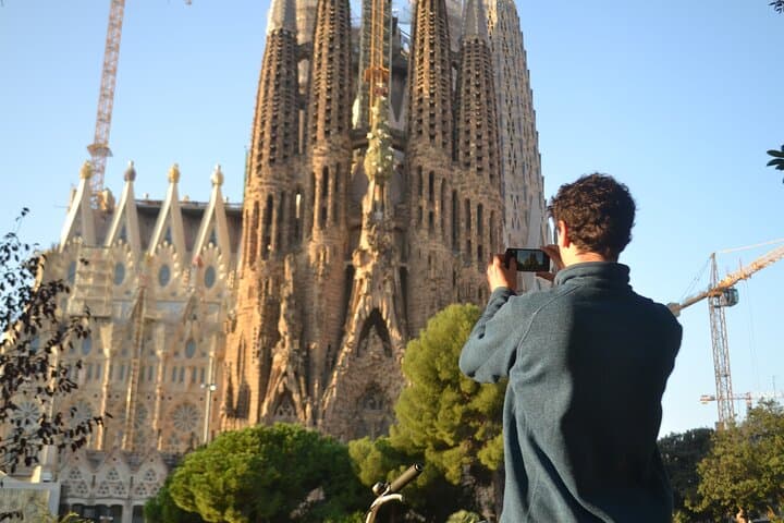 Pedal Gaudí: 3-Hour Barcelona Bike Tour Through Modernist Masterpieces photo 4