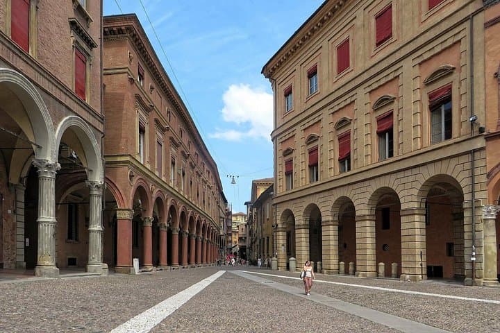 Private Transfer Milan to Bologna with 2-Hour Modena Stop — Cathedral & Local Flavors photo 1