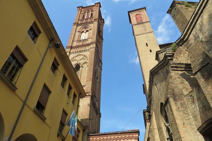 Private Transfer Milan to Bologna with 2-Hour Modena Stop — Cathedral & Local Flavors photo 3
