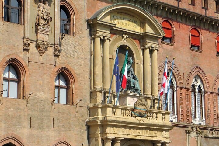 Private Transfer Milan to Bologna with 2-Hour Modena Stop — Cathedral & Local Flavors photo 2