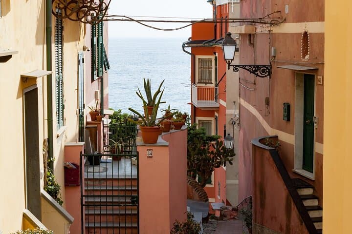 Private Transfer Milan to Genoa with Pavia Stop — Scenic Road Transfer & Quick History photo 2