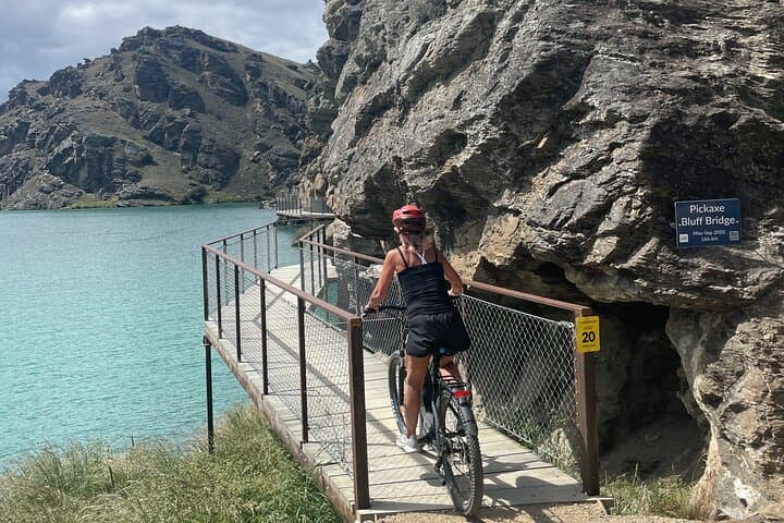 Lake Dunstan Trail E-Bike Rental & Return Shuttle — Cromwell to Clyde Ride photo 4