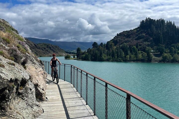 Lake Dunstan Trail E-Bike Rental & Return Shuttle — Cromwell to Clyde Ride photo 5