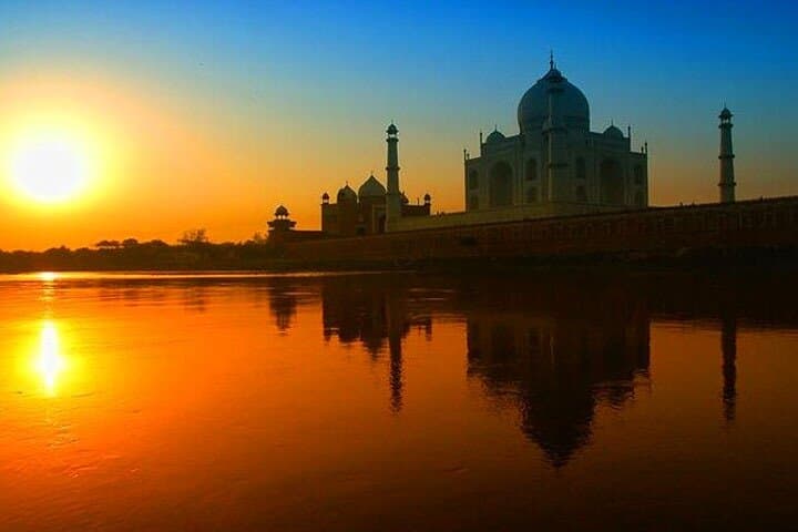 Sunrise Taj Mahal Day Trip from Delhi: Full-Day Agra Excursion