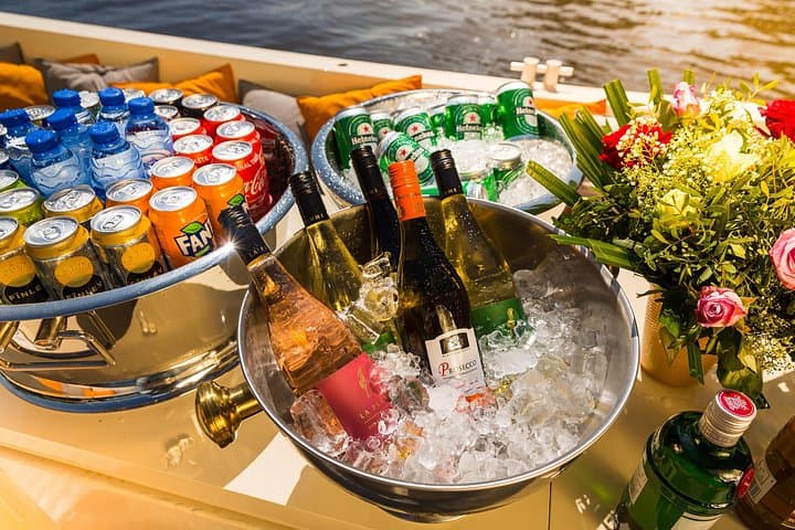 Private Amsterdam Canal Pizza Cruise: 90-Minute Boat Tour with Unlimited Drinks photo 2