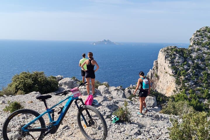 E‑Bike Through the Calanques: Cassis Three‑Calanques Tour photo 2