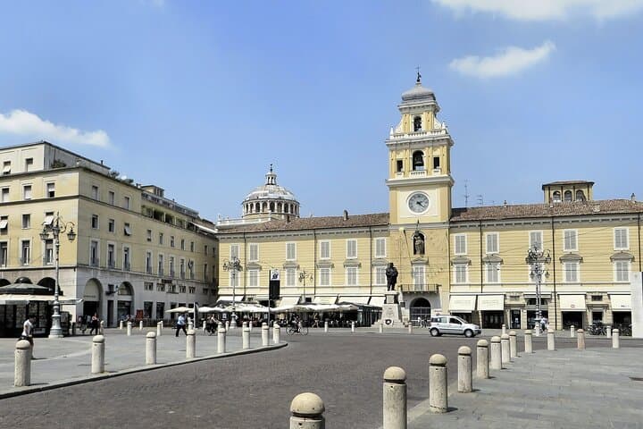 Private Milan to Parma Transfer with 2-Hour Stop in Piacenza