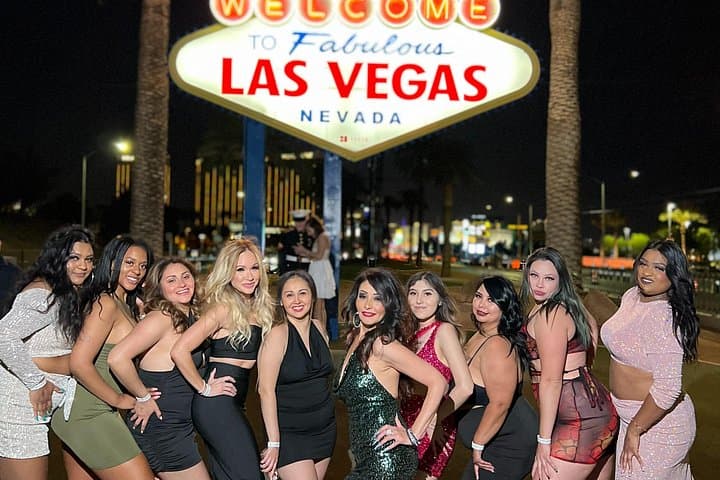 Las Vegas Party Bus Nightclub Crawl: VIP Entry & Free Drinks on the Strip photo 2