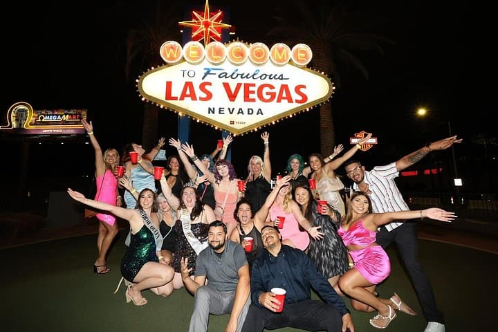 Las Vegas Party Bus Nightclub Crawl: VIP Entry & Free Drinks on the Strip photo 1