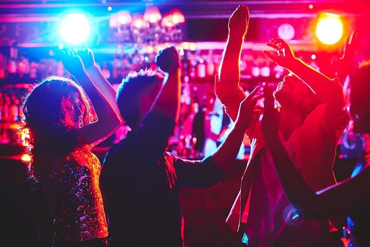 Las Vegas Party Bus Nightclub Crawl: VIP Entry & Free Drinks on the Strip photo 3