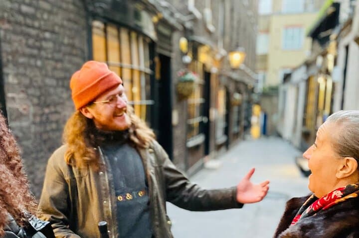 London Christmas Lights and Markets Walking Tour with Mulled Wine photo 3