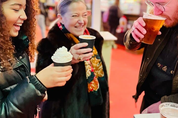 London Christmas Lights and Markets Walking Tour with Mulled Wine