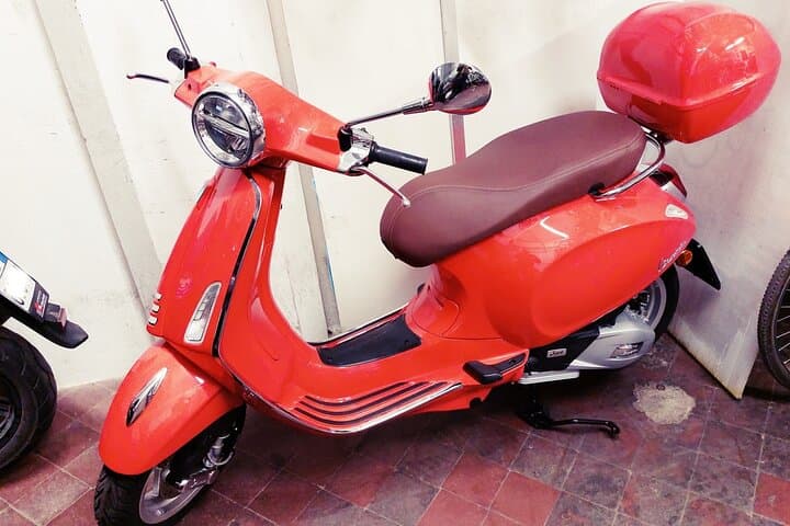 Explore Tuscany by Vespa: Lucca Scooter Rental and Day-Trip Guide