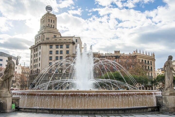 San Sebastián to Barcelona Private Transfer with a 2‑Hour Pamplona Stop: History, Park Walks, and Travel Tips photo 3