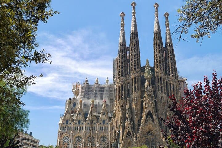 San Sebastián to Barcelona Private Transfer with a 2‑Hour Pamplona Stop: History, Park Walks, and Travel Tips photo 5