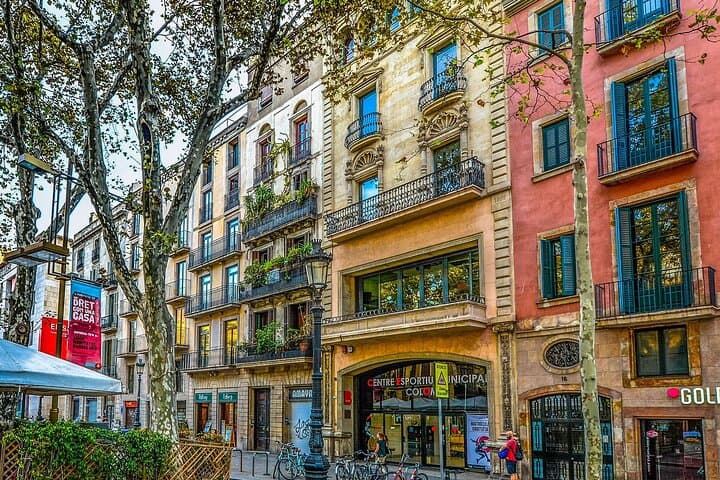 Private Transfer Toulouse to Barcelona with 2-Hour Girona Stop — Scenic Drive and Medieval Walk photo 3