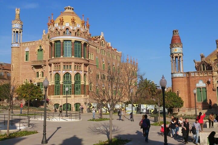 San Sebastián to Barcelona Private Transfer with a 2‑Hour Pamplona Stop: History, Park Walks, and Travel Tips photo 2
