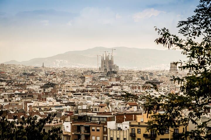 San Sebastián to Barcelona Private Transfer with a 2‑Hour Pamplona Stop: History, Park Walks, and Travel Tips