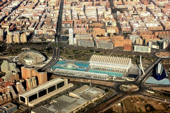 Barcelona-to-Valencia Private Transfer with 2-Hour Stop in Tarragona