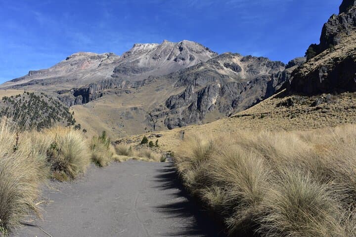 Hike Iztaccíhuatl from CDMX: Day Trek to The Sleeping Woman (4,500 m) photo 3