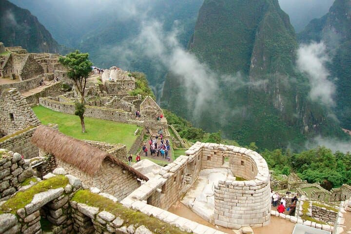 Sacred Valley and Machu Picchu: 2-Day Train Tour from Cusco