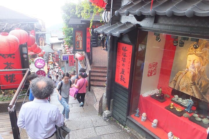 North Coast Day Trip: Yehliu Geopark, Jiufen & Shifen from Taipei photo 2