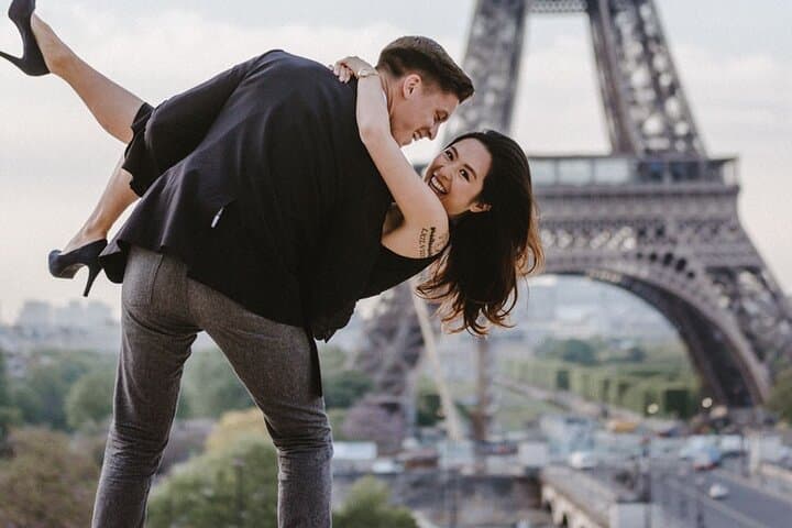 Romantic VIP Photoshoot in Paris: Champagne, Private Transfers & Iconic Backdrops