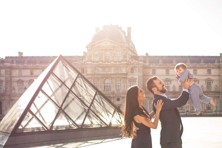 Romantic VIP Photoshoot in Paris: Champagne, Private Transfers & Iconic Backdrops photo 2