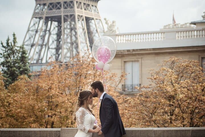 Romantic VIP Photoshoot in Paris: Champagne, Private Transfers & Iconic Backdrops photo 5