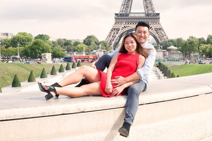 Romantic VIP Photoshoot in Paris: Champagne, Private Transfers & Iconic Backdrops photo 4