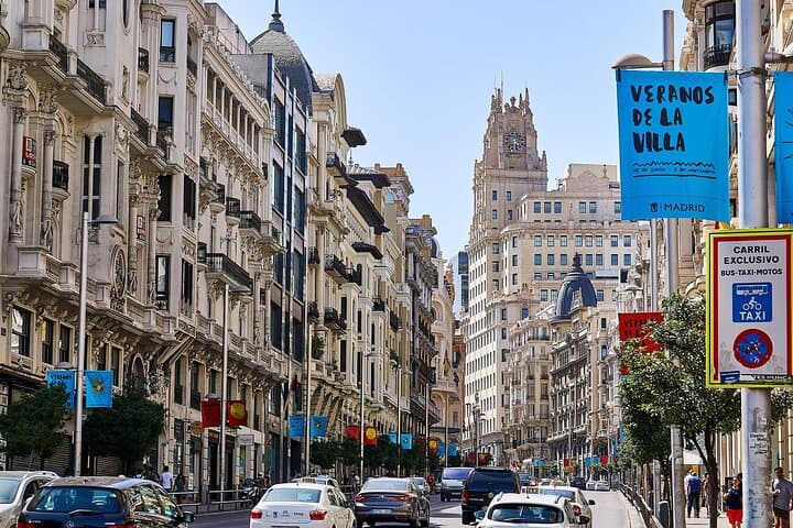 Barcelona to Madrid Private Transfer with a 2‑Hour Zaragoza Stop photo 2
