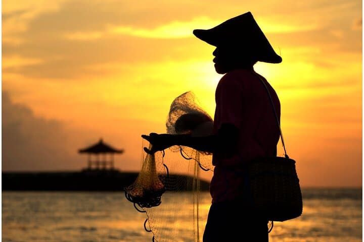 Capture Bali's Sunrise: A Fisherman's Tour photo 3