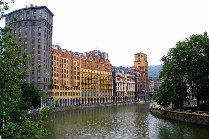Private Transfer from Barcelona to Bilbao with a 2-Hour Cultural Stop in Zaragoza photo 3