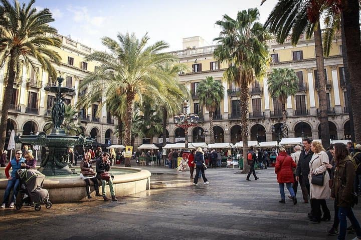 Bilbao to Barcelona Private Transfer with 2-Hour Zaragoza Stop at Basilica del Pilar photo 1