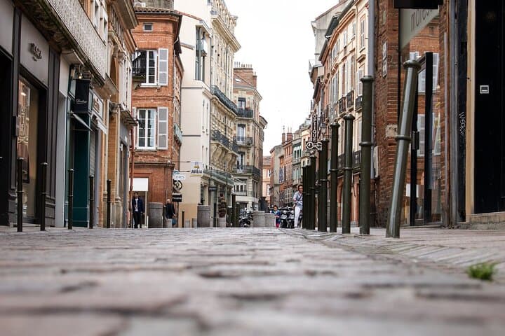 Barcelona to Toulouse Private Transfer with 2-Hour Stop in Girona photo 3