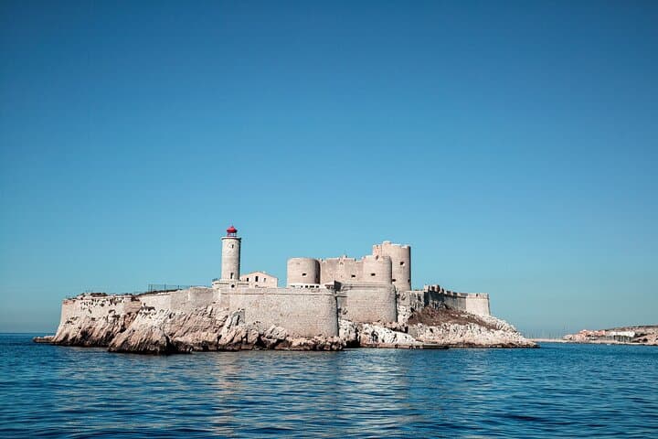 Lyon to Marseille Private Transfer with 2-Hour Saint-Étienne Stop