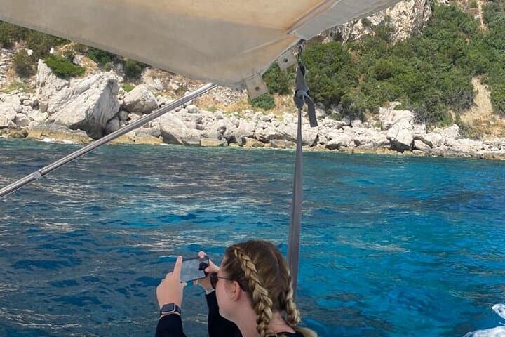 Capri by Sea: Private 3‑Hour Boat Tour with Pizza, Beer & Swim photo 4