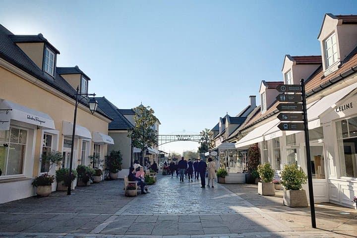 Private Paris Photoshoot and Designer Shopping Tour — 6-Hour Chauffeur Service photo 1