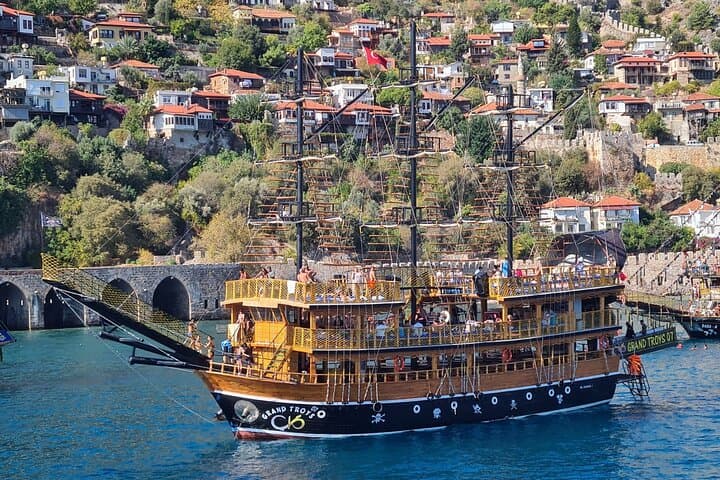 All-Inclusive Pirate Boat Trip in Alanya — Cleopatra Beach & Caves photo 3