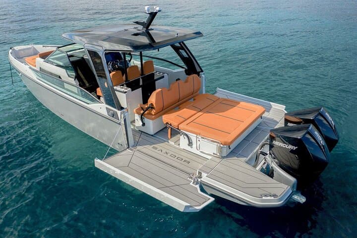 Private Paros–Antiparos Cruise Aboard a Luxury Saxdor 320 photo 3