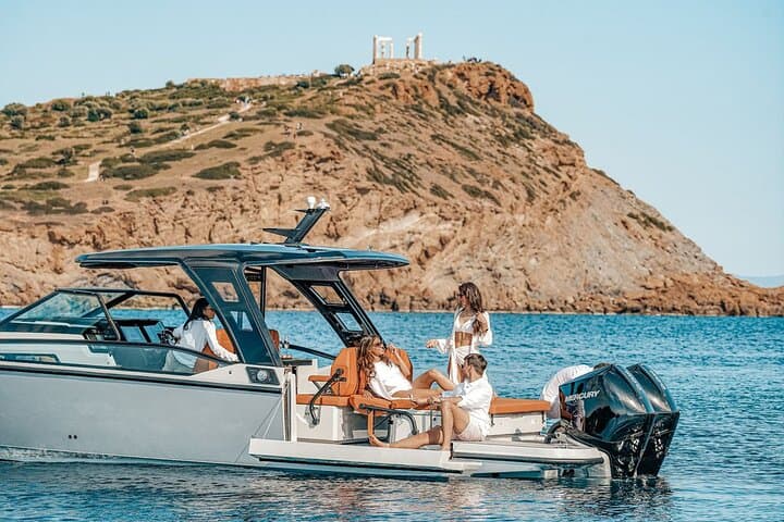 Private Paros–Antiparos Cruise Aboard a Luxury Saxdor 320 photo 6
