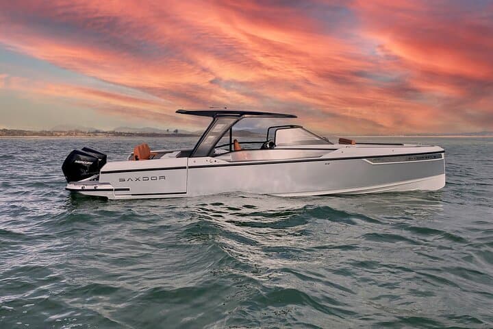 Private Paros–Antiparos Cruise Aboard a Luxury Saxdor 320 photo 4