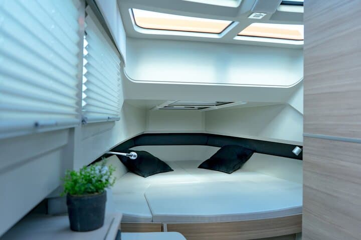 Private Paros–Antiparos Cruise Aboard a Luxury Saxdor 320 photo 2